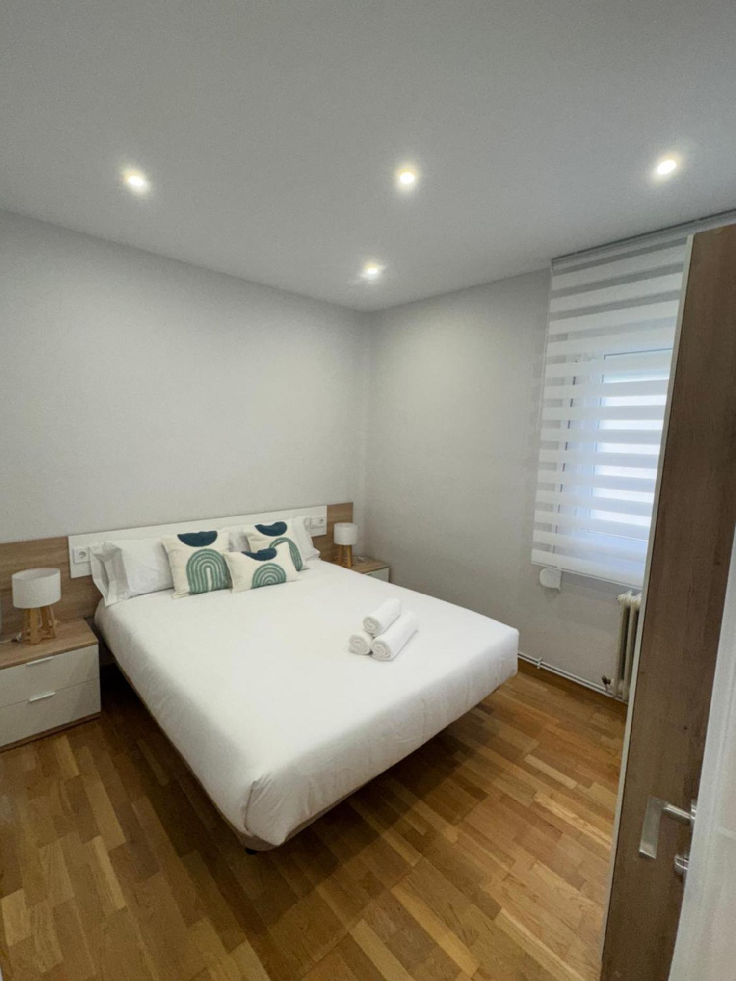 Rioja Centro Ayuntamiento By Apartamentos Logrono Bagian luar foto